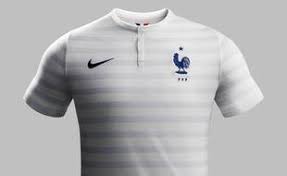 Coupe Du Monde Le Nouveau Maillot Exterieur De L Equipe De France Est A Nouveau Une Mariniere