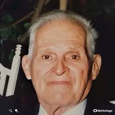 Un día como hoy mi abuelo materno Don Francisco Valentin Velázquez López  estuviera cumpliendo sus 121 años. , Hombre robusto, trabajador, afable,  risueño, familiar, bailador, honrado, humilde, amigo ...