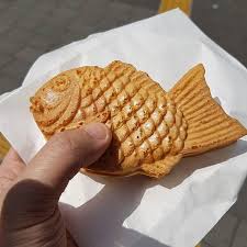 Gateau En Forme De Poisson Fourre De Creme Patissiere Au The Vert 300 Yen C Est Un Delice Voyage Japon Asian Desserts Snack Recipes Food