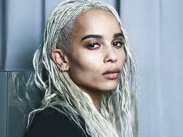 Zoë isabella kravitz (los angeles, 1º dicembre 1988) è un'attrice e cantante statunitense. Zoe Kravitz Really Loves Her New Short Hair Doesn T Need A Trainer W Magazine Women S Fashion Celebrity News
