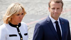 Trouvez des images de stock de macron en hd et des millions d'autres photos, illustrations et images vectorielles de stock libres de droits dans la collection shutterstock. Brigitte Macron Lointaine Emmanuel Cette Decision Difficile Effacee Pause Fun