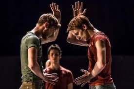 Heymann en tire des rapprochements avec d'autres images puisées dans les pages d'histoire traversées par naharin. Mr Gaga Sur Les Pas D Ohad Naharin 2015 Par Tomer Heymann