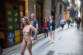 Bare and brave: nude in public - Sexy Media Girls on humidorshop.at