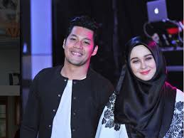 Fatimah rohani binti ismail (lahir 27 mac 1992) atau lebih dikenali sebagai emma maembong, merupakan seorang pelakon dan model wanita malaysia. Emma Maebong Main Puting Buah Dan