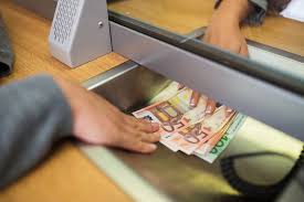 Vediamo chi dovrà aspettare il 4 del mese per ricevere la pensione e quanto è previsto come conguaglio sulla mensilità. Date Calendario Pagamento Pensioni 2021 Pensioni News