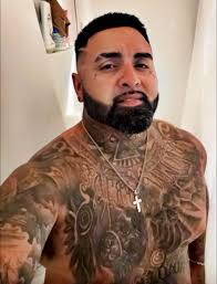 Can someone make me wear very nice suits?