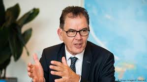 Wir sind in tiefer trauer vereint mit seiner frau uschi sowie seiner familie. Sklaven Arbeiten Fur Unseren Wohlstand Aktuell Deutschland Dw 19 05 2020