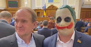 Родина віктора медведчука і оксани марченко передала 6 тисяч подарунків для дітей у віктор медведчук і оксана марченко передали 6 тисяч подарунків для діток у навчальні. Portret Nardepa Parlamentski Budni Viktora Medvedchuka Gromadskij Ruh Chesno