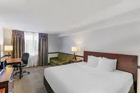 Quality inn & suites located on the edge of davenport iowa. Hotel In East Montreal Quality Hotel Suites Montreal East