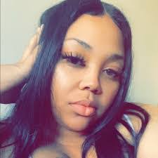 Nicole Chambliss's Instagram, Twitter & Facebook