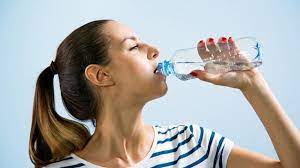 Minum air putih memang baik untuk kesehatan tubuhmu. Pentingnya Minum Air Putih Sebelum Makan Tribunnews Com Mobile