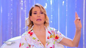 D'urso was born in naples, campania. Barbara D Urso Aggressione Troupe A Pomeriggio 5 Video