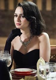 2016'da hayat bazen tatlıdır dizisiyle ekranlarda izlediğimiz birce akalay kaşlarını kaldırtmış, kalınlaştırmış ve çenesindeki o. Picture Of Birce Akalay