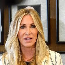 Lauri Peterson's Instagram, Twitter & Facebook