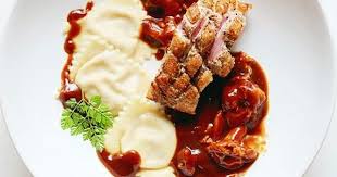 Mit Honig Glasierte Barbarie Entenbrust Feigen Ravioli Pfifferlinge In Mole Entensauce Und Wild Demi Glace E Festliches Essen Entenbrust Barbarie Entenbrust