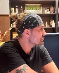 Let's give a warm Gary Con Welcome to Amy Lowe, David Lowe, Don da Yansen,  Mark Anthony Michael Condron, Beinn and Steinn armoury, Greg Wheat, Aaron  J. Henderson, Bart Broz, Gary Sinise