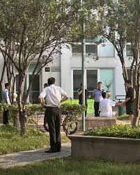 Chinese singer, actor, and model Yu Menglong di*d at 37 after falling from  a building in Beijing on Thursday. Koreaboo, citing his agency, reported  his management team confirmed his death after news