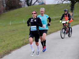 Peu de casse pour elle heureusement, mais ce n'est pas le cas de son vélo, qui n'a pas pu lui permettre de repartir. Triathleten Gaben Den Ton An Swiss Running