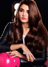 Hayranlari Secti Hande Ercel In Yepyeni Sac Rengi Bronz Kahve Oldu Beauty Girl Beauty Full Girl Most Beautiful Faces