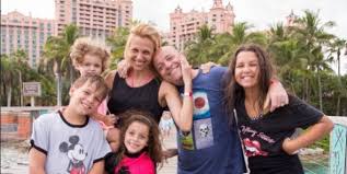 Luego de que se divulgara una producción fotográfica en la que florencia peña busca visibilizar la violencia de género y los femicidios, denise dumas criticó el material, por considerarlo irrespetuoso. Las Lujosas Vacaciones De Campi Y Denise Dumas En Las Bahamas Infoveloz Com