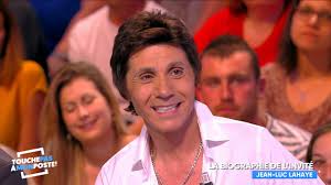 Margaux lahaye était chez une amie quand, dans la nuit de samedi à dimanche, elle est tombée du deuxième étage de l'immeuble. Jean Luc Lahaye Degoute Par Les Femmes De Son Age Je Ne Me Vois Pas Me Balader Avec Une Fille De 65 Ans Main Dans La Main Dans La Rue Rtl People