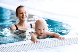 Bebe A Quel Age Peut Il Se Baigner Dans Une Piscine Ou A Mer