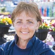 Leslie Barlow's Instagram, Twitter & Facebook