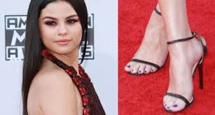 Selena gomez is having fun with her new ink. What S The Meaning Of Selena Gomez S Arabic Back Tattoo