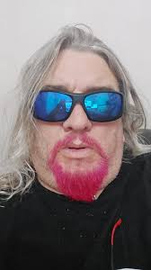 We caught up with the man with the best beard at Churchill. Yesterday it  was pink for Oaks, today a green for Derby.