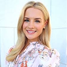 Jillian Stern's Instagram, Twitter & Facebook