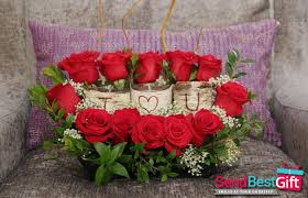 Decanters may be considered fancy items, but they are definitely a great anniversary gift. Say I Love You With Flowers Romantic Anniversary Gift Ideas