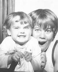 Lee Strawbridge's Instagram, Twitter & Facebook