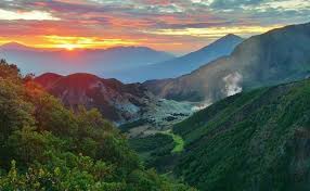 Selanjutnya terdapat warung dan penyewaan alat hiking atau camping. Harga Tiket Dan Rute Lokasi Gunung Kelud Gambar Sejarah Pesona Keindahan Setelah Meletus