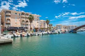 Schauen sie sich gästebewertungen an und buchen sie ein hotel am strand für ihre reise. Frejus Reisetipps Fur Die Gemutliche Stadt An Der Mittelmeerkuste