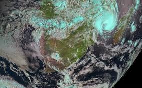Tropical cyclone eloise is moving wsw over the mozambique channel, towards the central coast of mozambique. 321iwcvbftxism