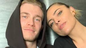 Find out about andy laplegua & sophia thomalla divorced, joint family tree & history, ancestors and ancestry. Sophia Thomalla Susser Liebesbeweis Von Loris Karius