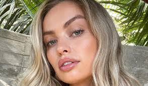 Justine Howard's Instagram, Twitter & Facebook