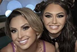 If you just look at their faces skye and cameron could be sisters.