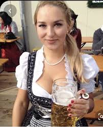 Pin Von Combes Auf Charmr S Octoberfest S Brews Beauties Oktoberfest Dirndl Oktoberfest Frauen Im Dirndl