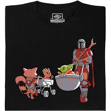 Baby yoda raising a tiny hand to baby yoda's attraction, like that of the mandalorian, seems all there on the surface. Baby Yoda Vs Baby Groot T Shirt Geschenke Und Gadgets Fur Nerds Online Kaufen Getdigital