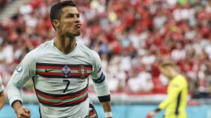 Cristiano ronaldo machte im alter von drei jahren die erste bekanntschaft mit seiner großen leidenschaft dem fußball. Cristiano Ronaldo Bei Der Em 2021 Faltenlose Torfabrik Sport Sz De