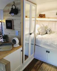 25 Simple Short Bus Conversion Inspiration Goruntuler Ile Karavan Ic Mekani Kucuk Ev Tasarimi Karavan Kampi