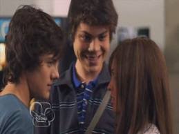 The series follows the adventures of a geeky freshman boy named ethan morgan (matthew knight), a seer who has visions when he touches anything paranormal, his best friend benny (atticus mitchell), a spellmaster, and his vampire babysitter sarah (vanessa morgan). Ethan Benny My Babysitter S A Vampire Blue Moon Foto 24190375 Fanpop