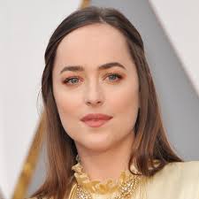 The daughter of actors don johnson and melanie griffith. Is Dakota Johnson Sporting The Right Hairstyle For Her Face Shape And Forehead Our Analysis
