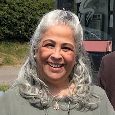 This is just a few thoughts that I had whilst watering the vegetables.  Understandably many newbies ask the same questions so I thought I'd offer a  few tips. 1. Get a good