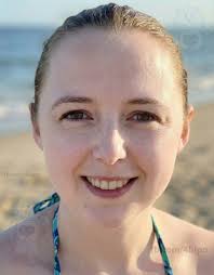 She seems familiar to me too, but from where? 🤔