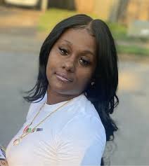 Sandra Knox's Instagram, Twitter & Facebook