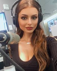 Lisa Higdon's Instagram, Twitter & Facebook