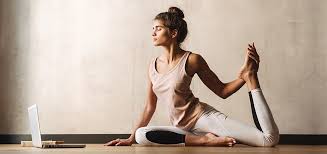 Mein yoga lehrer chris keller vom studio yogatribe hier in berlin :) chris. Yoga Trainer Ausbildung Online Yogalehrer Online Kurs