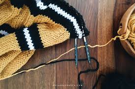 Mug koosie aka coffee sleeve. How To Easy Changing Yarn Color While Knitting Arianna Frasca